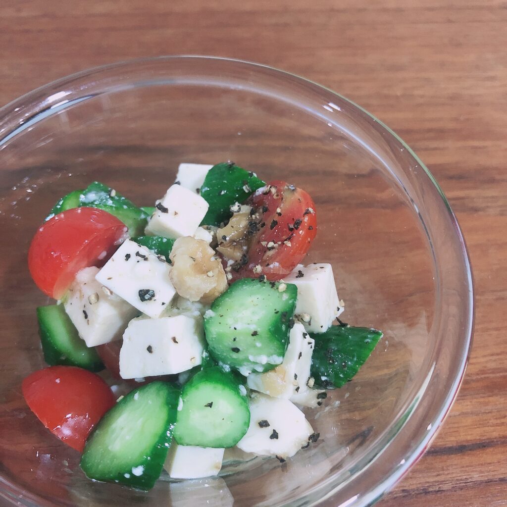 塩麹で付けた豆腐のサラダ