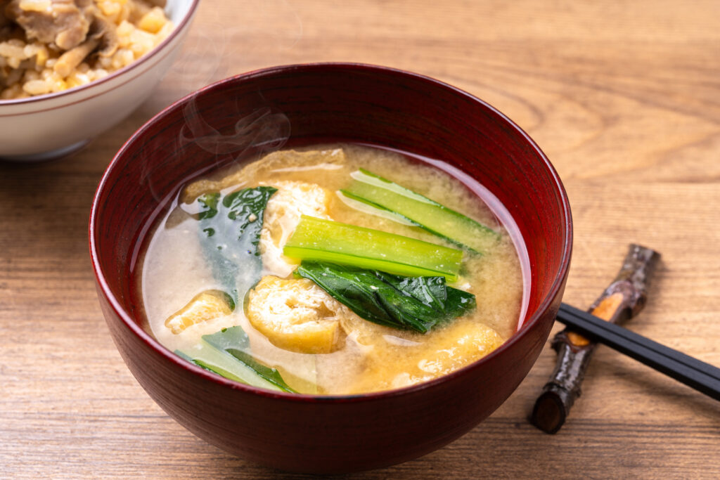 小松菜とわかめの味噌汁